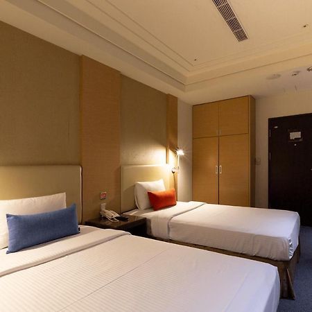 Ever Delightful Business Hotel Città di Chiayi Esterno foto
