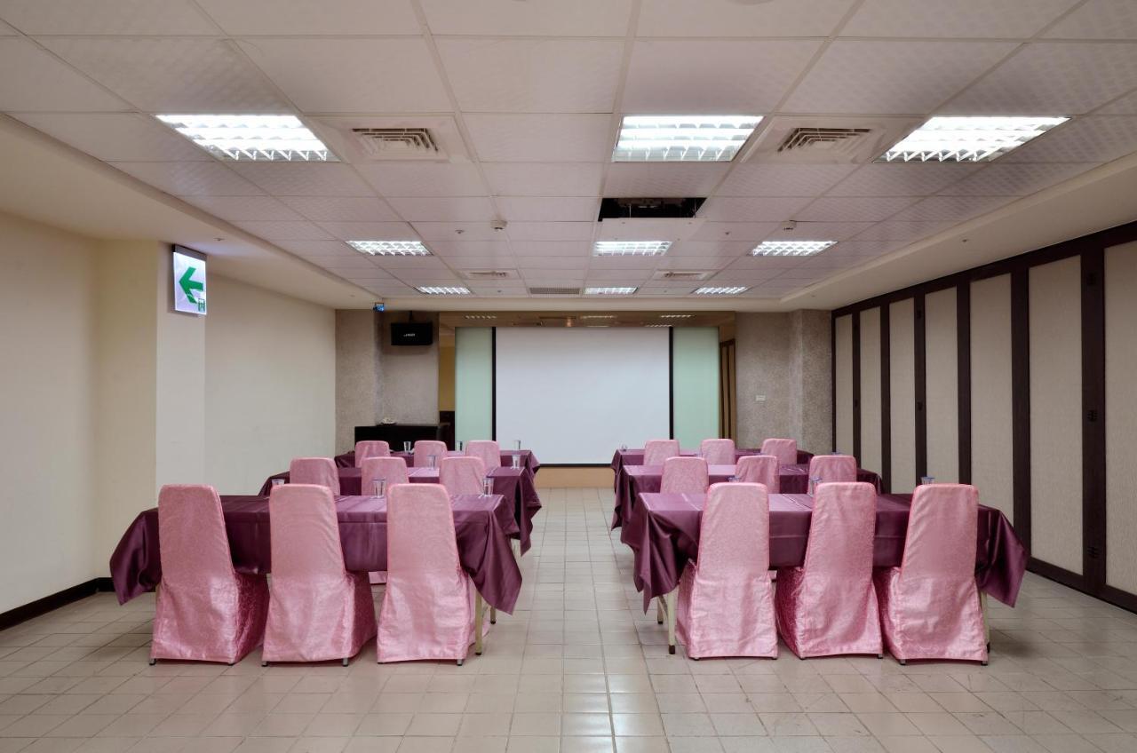 Ever Delightful Business Hotel Città di Chiayi Esterno foto