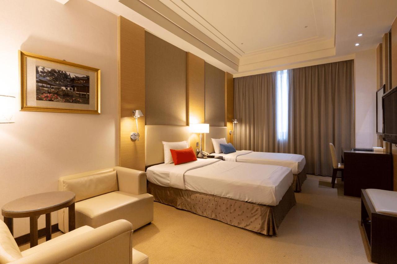 Ever Delightful Business Hotel Città di Chiayi Esterno foto