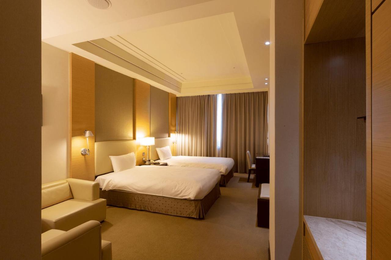 Ever Delightful Business Hotel Città di Chiayi Esterno foto