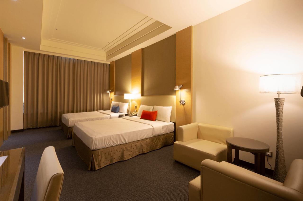 Ever Delightful Business Hotel Città di Chiayi Esterno foto
