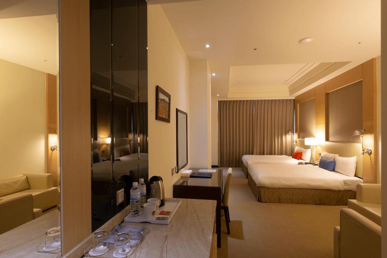Ever Delightful Business Hotel Città di Chiayi Esterno foto