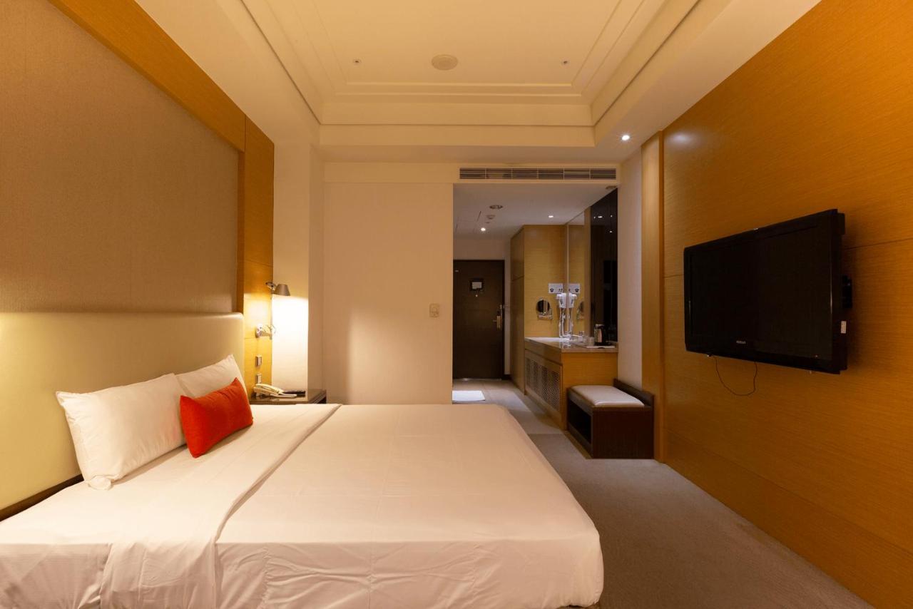Ever Delightful Business Hotel Città di Chiayi Esterno foto