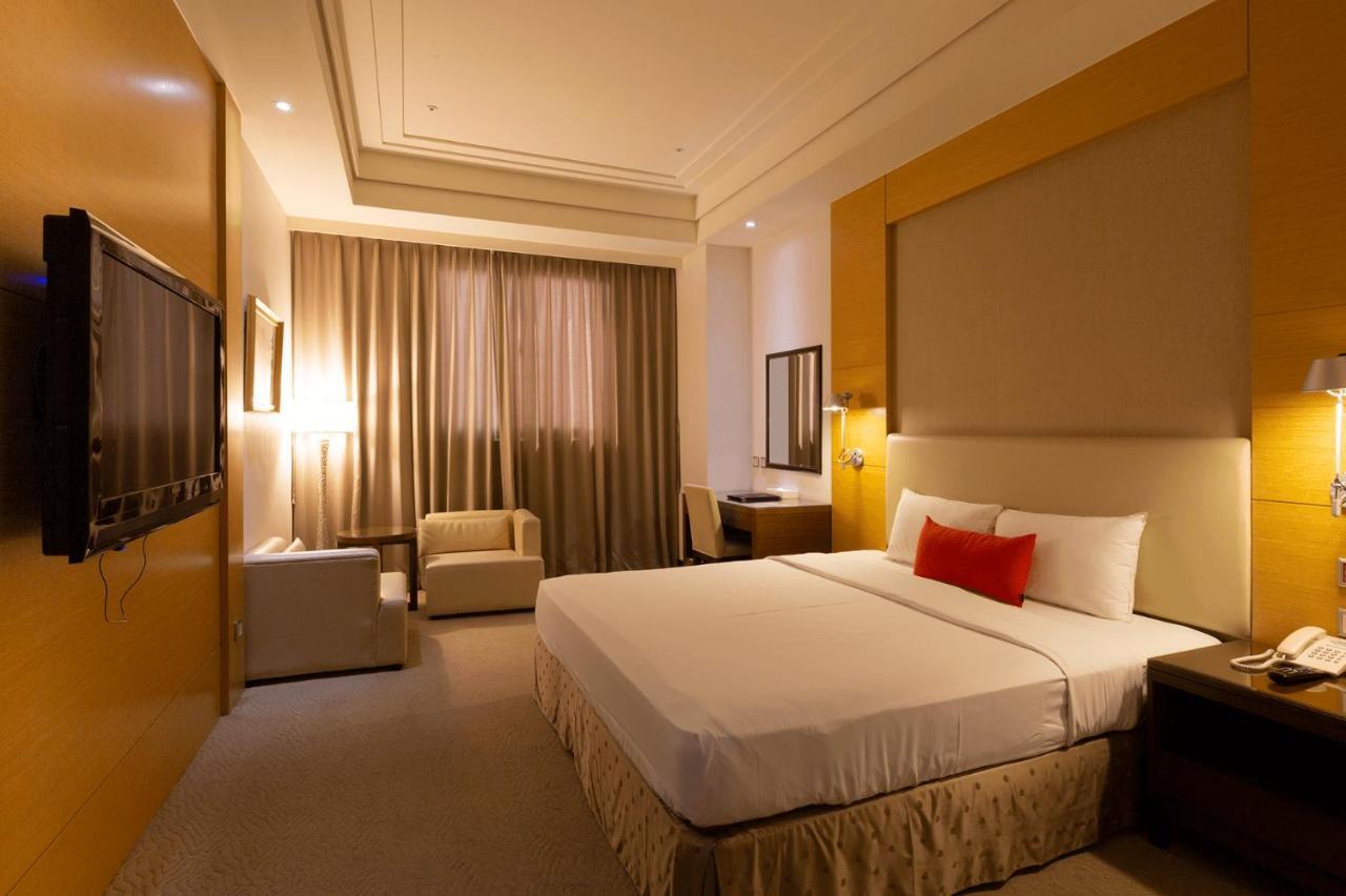 Ever Delightful Business Hotel Città di Chiayi Esterno foto
