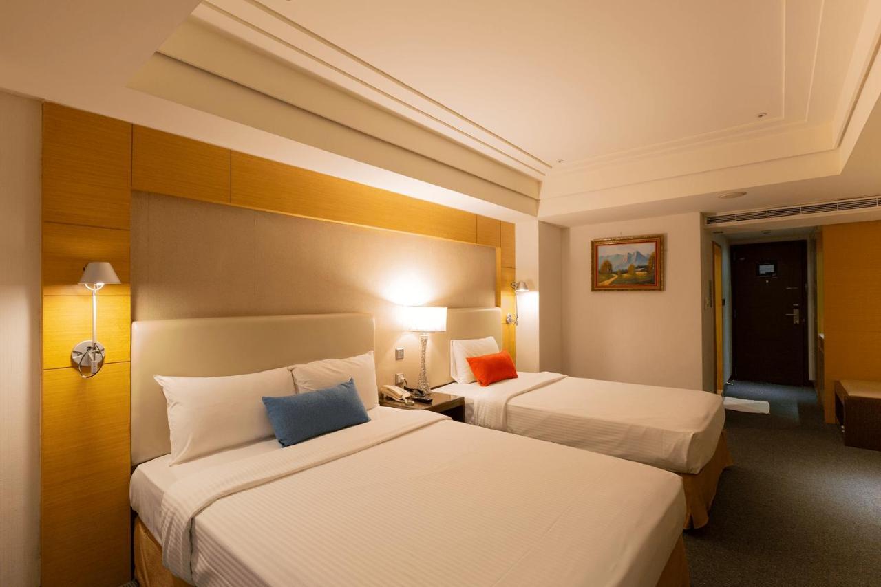 Ever Delightful Business Hotel Città di Chiayi Esterno foto