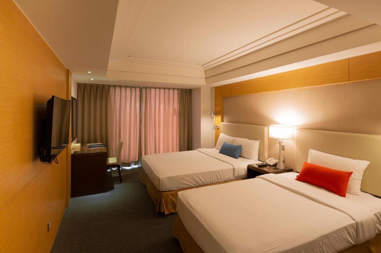 Ever Delightful Business Hotel Città di Chiayi Esterno foto