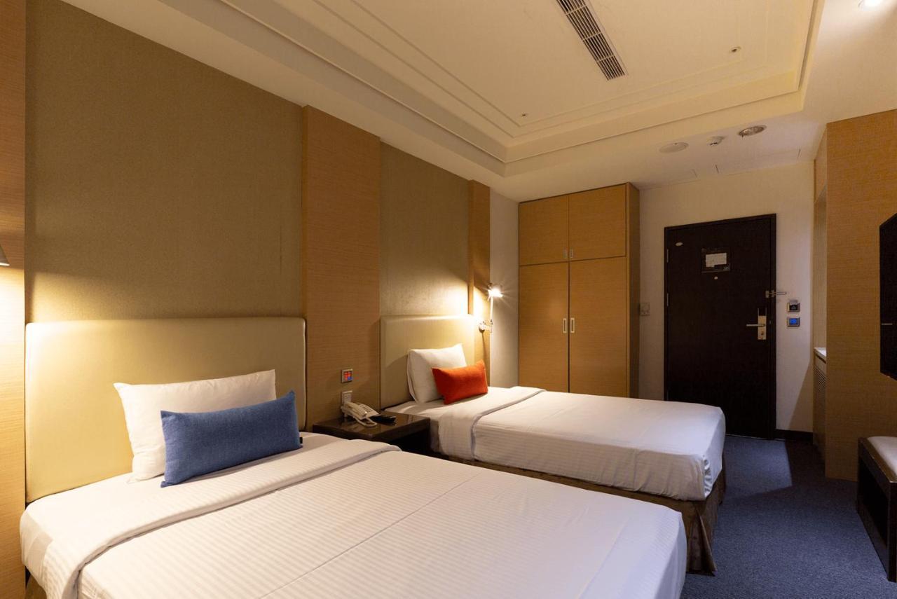 Ever Delightful Business Hotel Città di Chiayi Esterno foto
