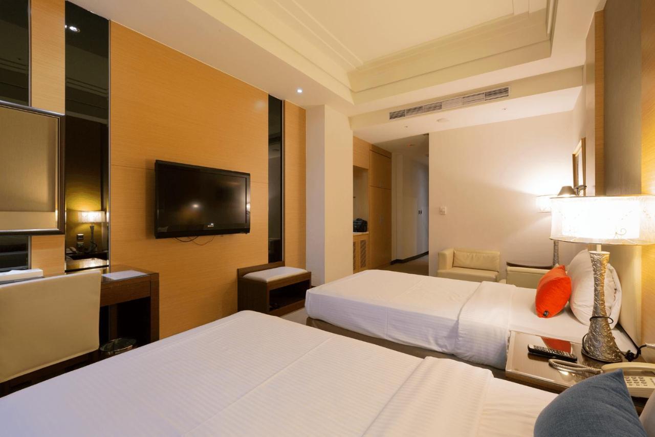 Ever Delightful Business Hotel Città di Chiayi Esterno foto