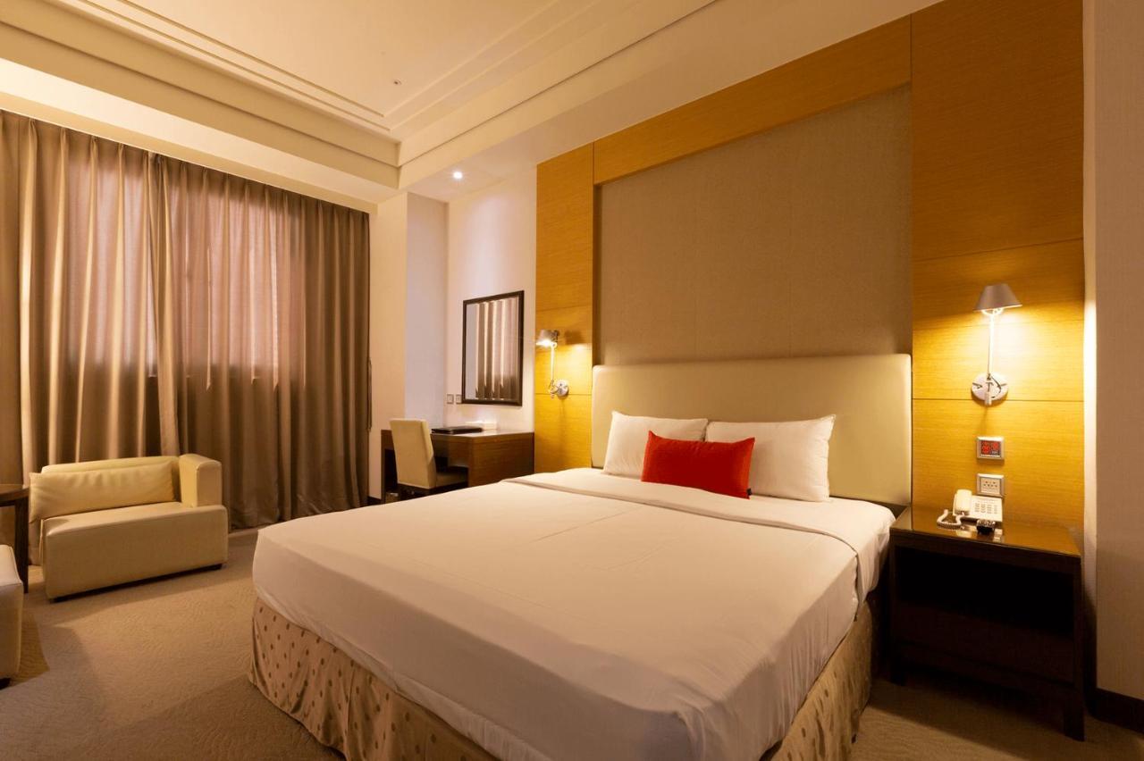 Ever Delightful Business Hotel Città di Chiayi Esterno foto