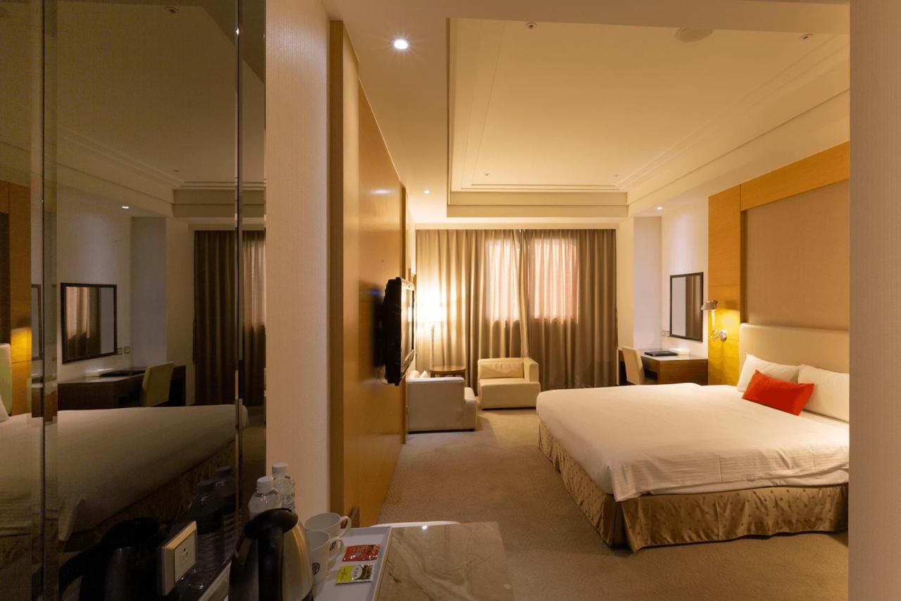 Ever Delightful Business Hotel Città di Chiayi Esterno foto