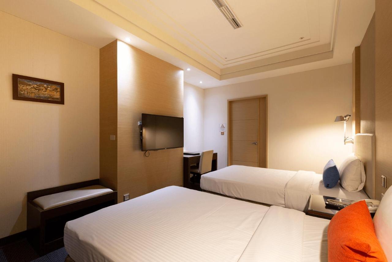 Ever Delightful Business Hotel Città di Chiayi Esterno foto